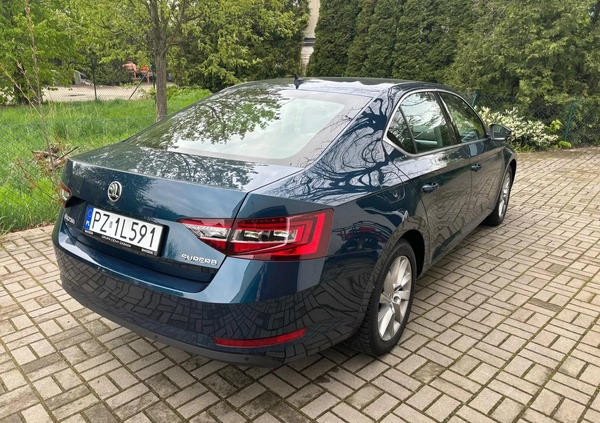 Skoda Superb cena 77400 przebieg: 145000, rok produkcji 2018 z Poznań małe 106